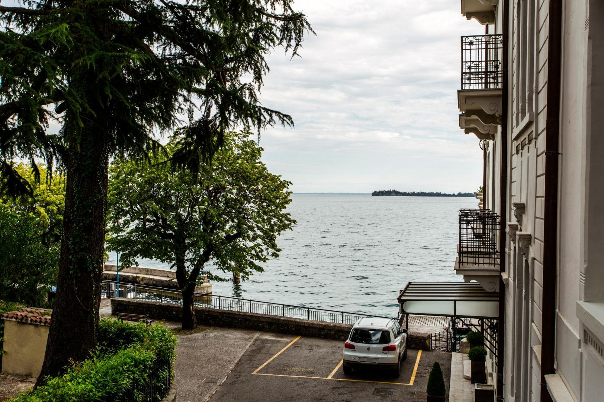 Hotel Bella Riva Gardone Riviera Camera foto
